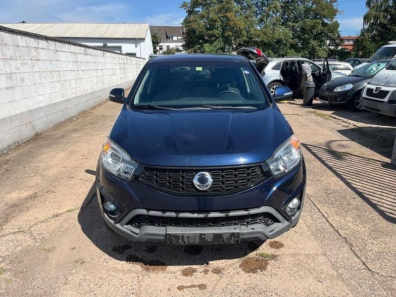 Gebraucht SsangYong Korando Crystal 150 PS (110 kW) 2015 Blau SUV
