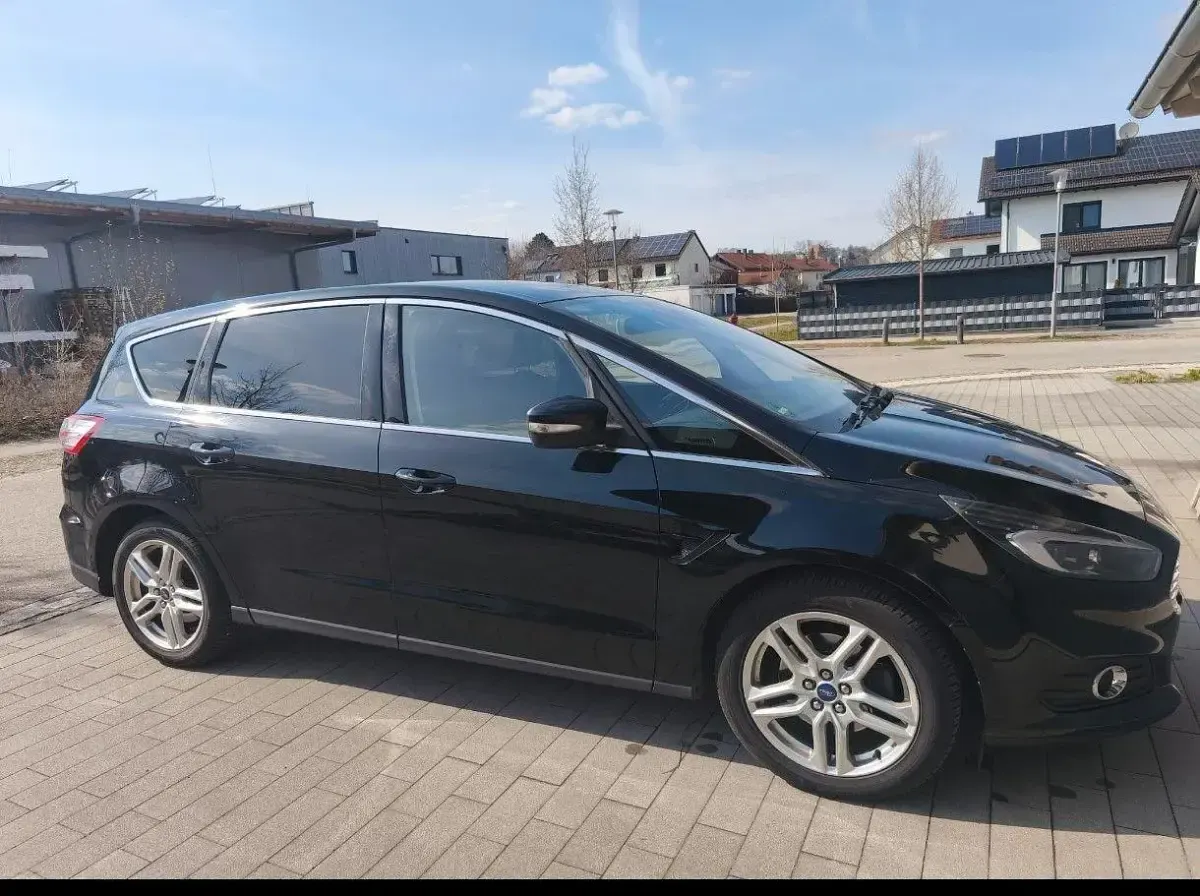 Gebraucht Ford S-MAX Titanium 209 PS (153 kW) 2017 Schwarz Van / Kleinbus