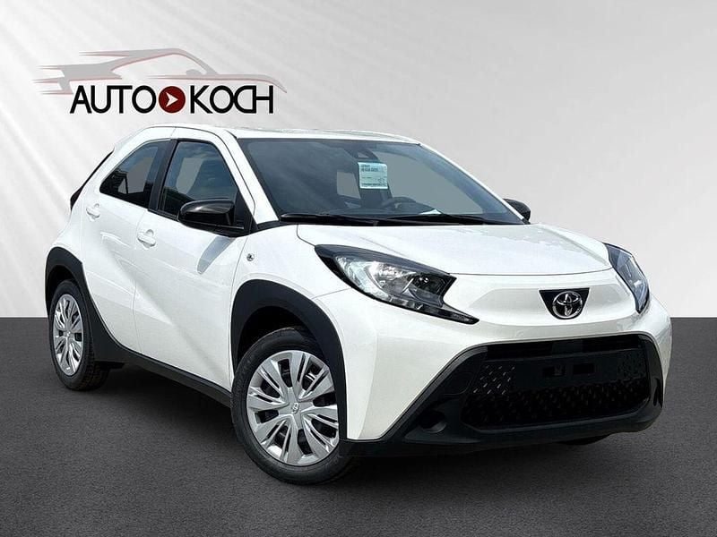 Weiß Gebraucht 2025 Toyota Aygo Play Kleinwagen | 15.970 € (Guter Preis) - Bild 1/4