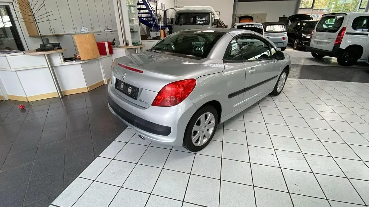 Gebraucht Peugeot 207 CC Sport 120 PS (88 kW) 2012 Grau Cabrio