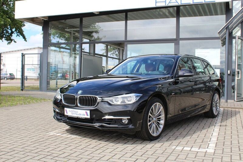 Schwarz Gebraucht 2018 BMW 330 Luxury Line Kombi | 24.990 € - Bild 1/4