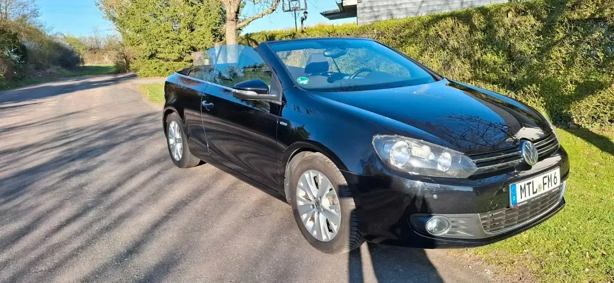 Gebraucht VW Golf Cabriolet Life 105 PS (77 kW) 2014 Schwarz Cabrio