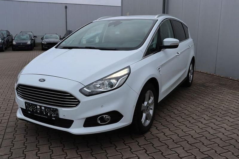 Gebraucht Ford S-MAX Titanium 150 PS (110 kW) 2017 Weiß Van / Kleinbus