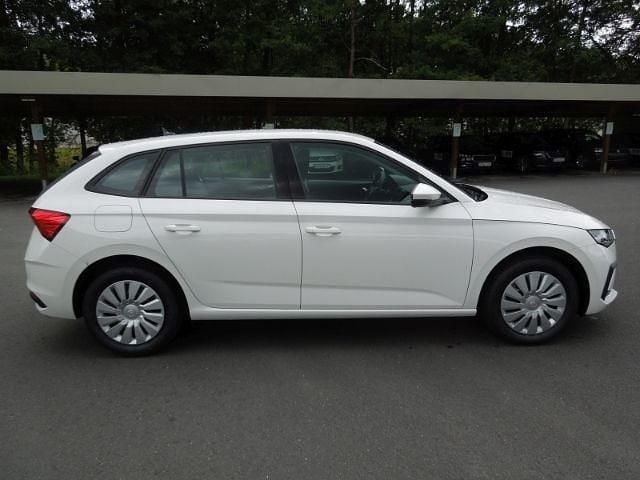 Neu Skoda Scala Essence 116 PS (85 kW) 2025 Candyweiß Kleinwagen