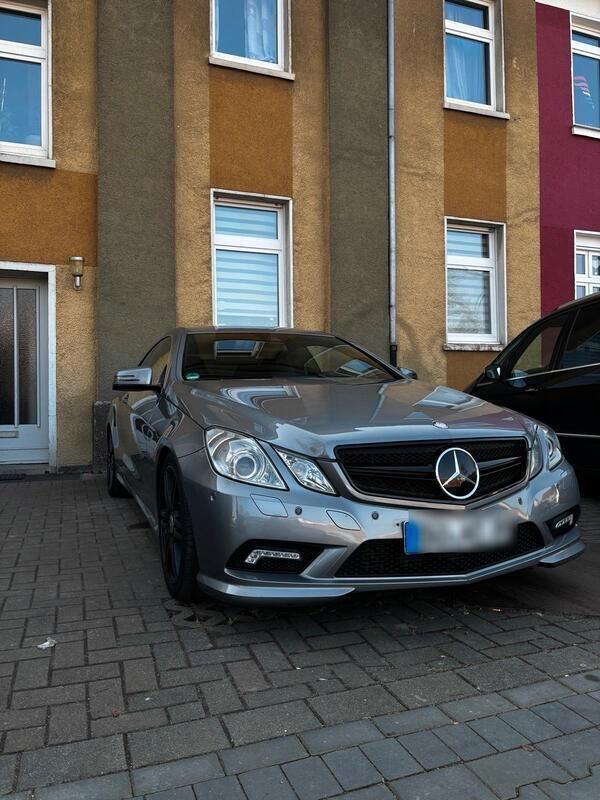 Silber Gebraucht 2010 Mercedes E250 Coupé | 11.000 € (Fairer Preis) - Bild 1/4