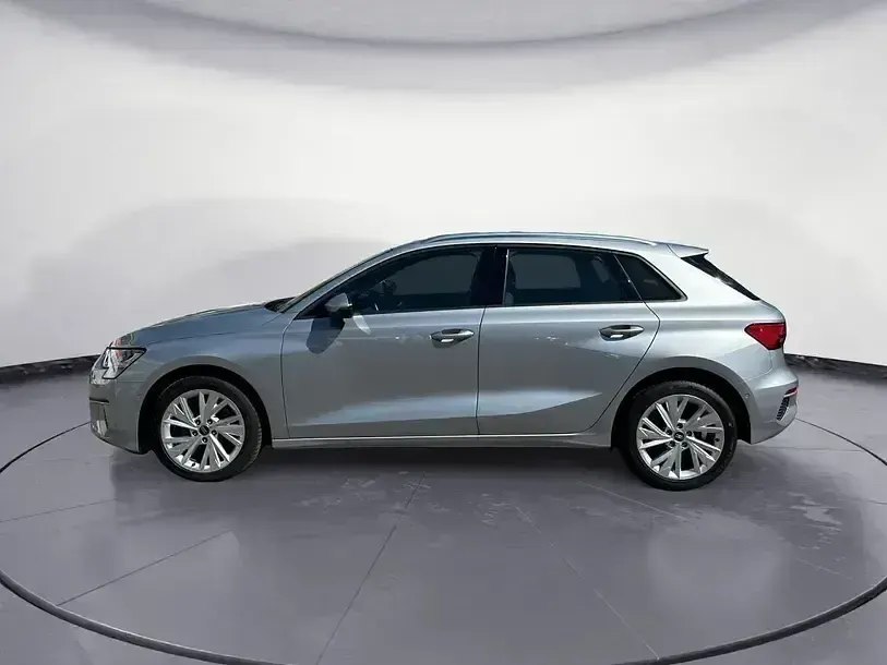 Używany Audi A3 Advanced 150 KM (110 kW) 2023 Srebrny Sedan/Limuzyna