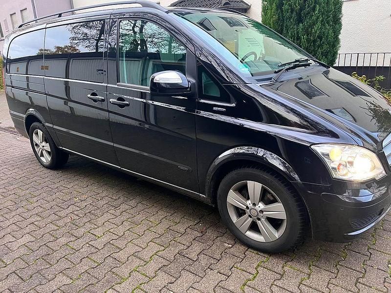 Schwarz Gebraucht 2011 Mercedes Viano Edition Van / Kleinbus | 18.999 € (Fairer Preis) - Bild 1/4