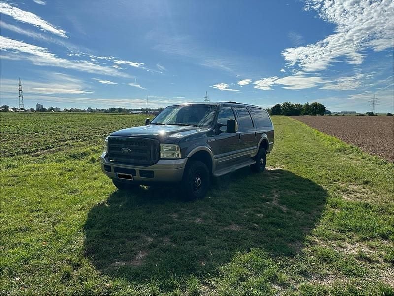 Grün Gebraucht 2005 Ford Excursion SUV | 21.400 € - Bild 1/4