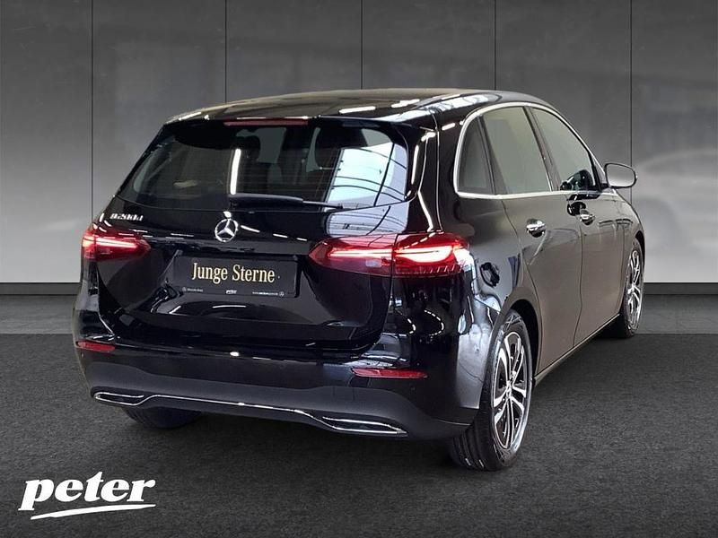 Gebraucht Mercedes B200 Progressive 150 PS (110 kW) 2025 Schwarz Van / Kleinbus
