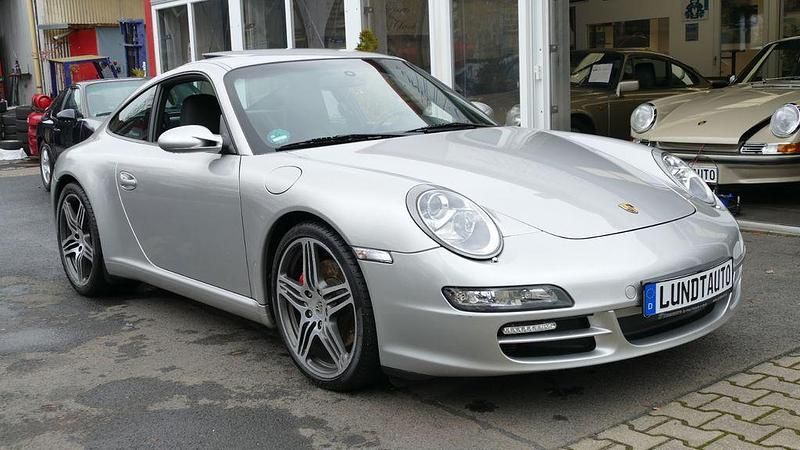 Silber Gebraucht 2006 Porsche 911 Carrera S Coupé | 59.900 € (Fairer Preis) - Bild 1/4