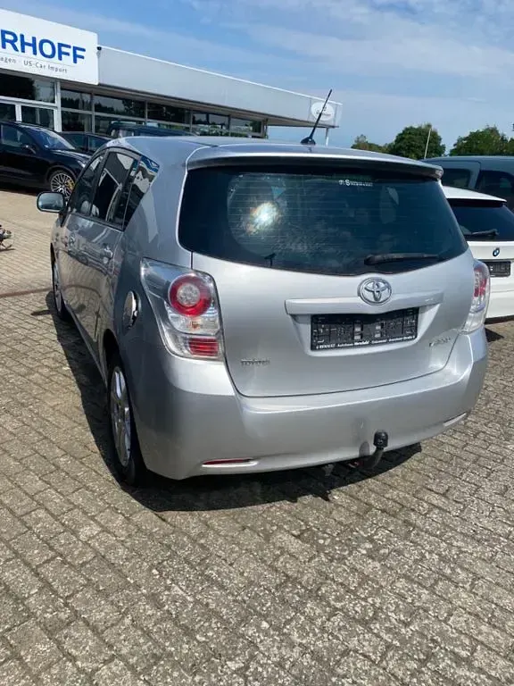Gebraucht Toyota Verso Executive 177 PS (130 kW) 2009 Silber Van / Kleinbus