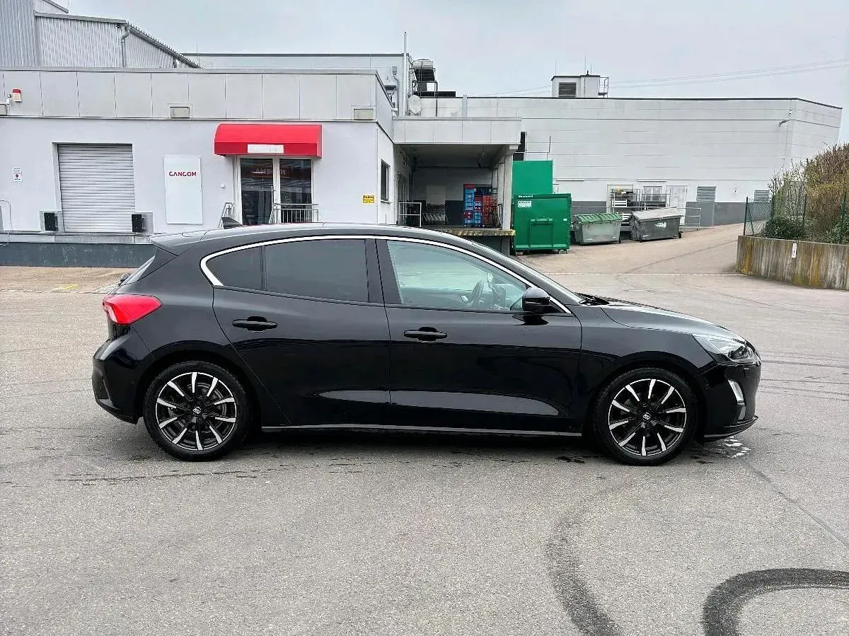 Gebraucht Ford Focus Cool & Connect 120 PS (88 kW) 2018 Schwarz Limousine