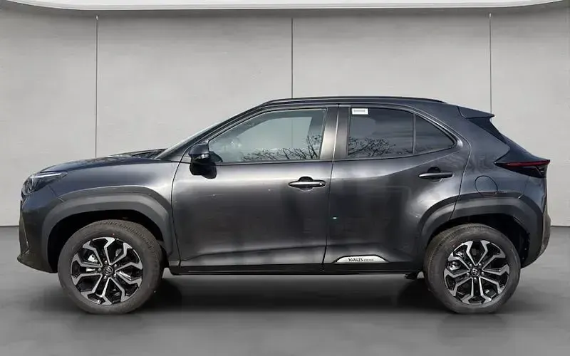 Neu Toyota Yaris Cross 130 PS (95 kW) 2026 Grau SUV