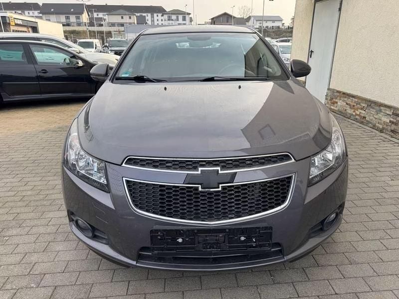 Grau Gebraucht 2011 Chevrolet Cruze Limousine | 3.000 € (Guter Preis) - Bild 1/4