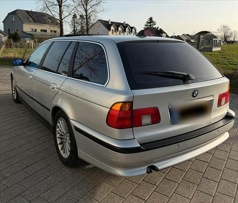 Gebraucht BMW 525 163 PS (119 kW) 2003 Silber Kombi