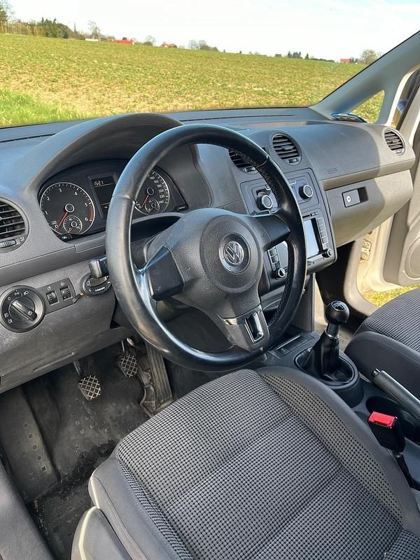 Second-hand VW Caddy 102 CP (75 kW) 2011 Monovolum