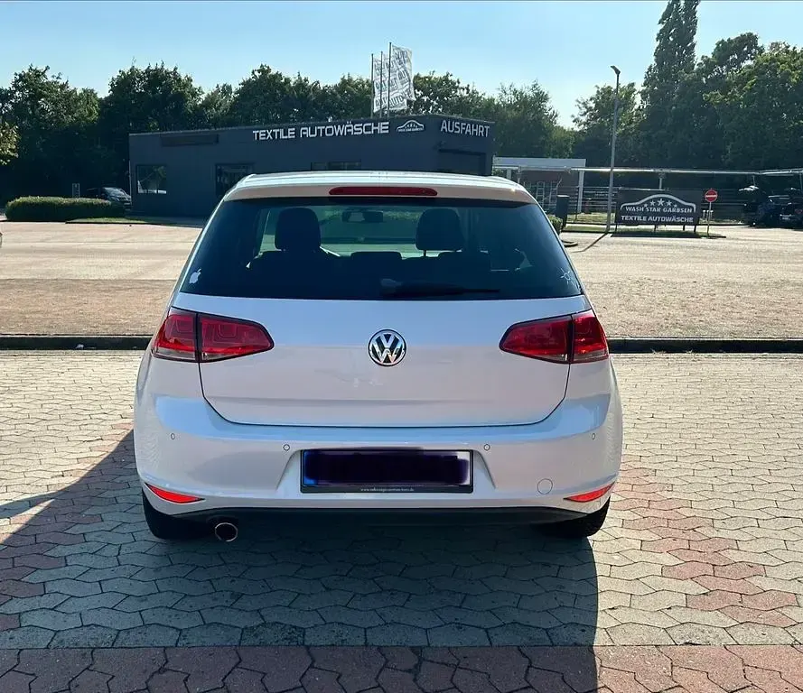 Gebraucht VW Golf VII Comfortline 105 PS (77 kW) 2013 Weiß Limousine