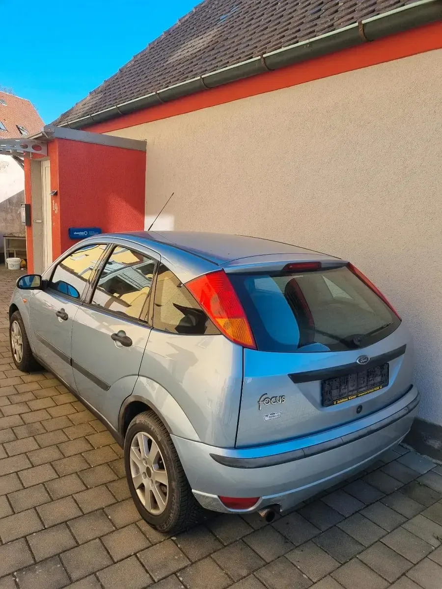 Usado Ford Focus 101 CV (74 kW) 2004 Azul Utilitario