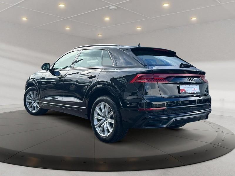 Gebraucht Audi Q8 S-Line 286 PS (210 kW) 2023 Mythosschwarz metallic SUV