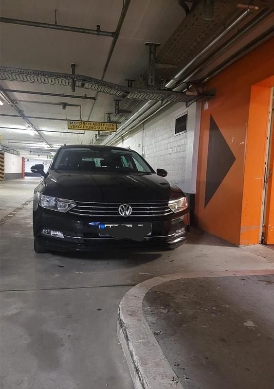Schwarz Gebraucht 2017 VW Passat Comfortline Kombi | 12.999 € (Guter Preis) - Bild 1/4