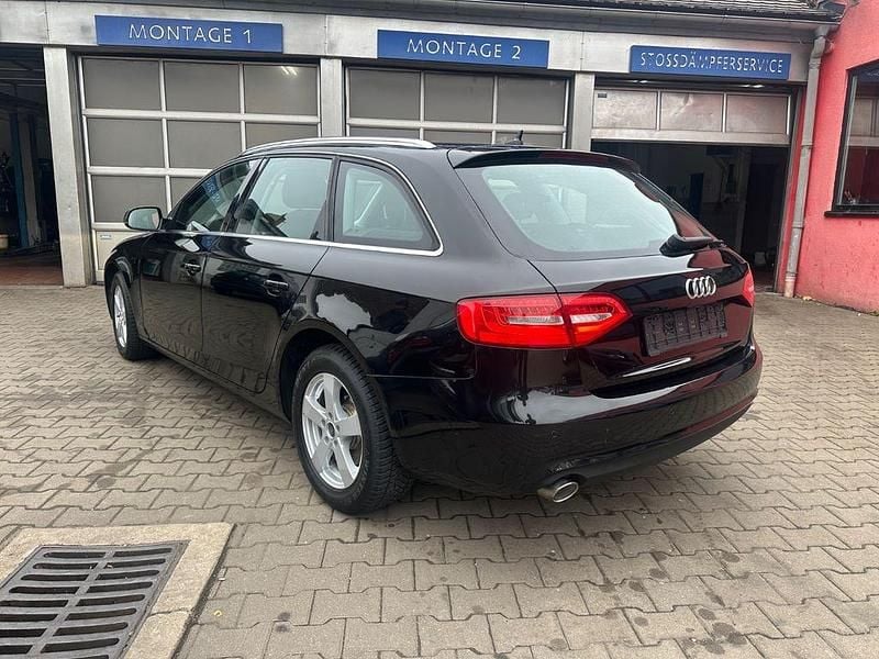 Używany Audi A4 Ambiente 204 KM (150 kW) 2013 Czarny Kombi
