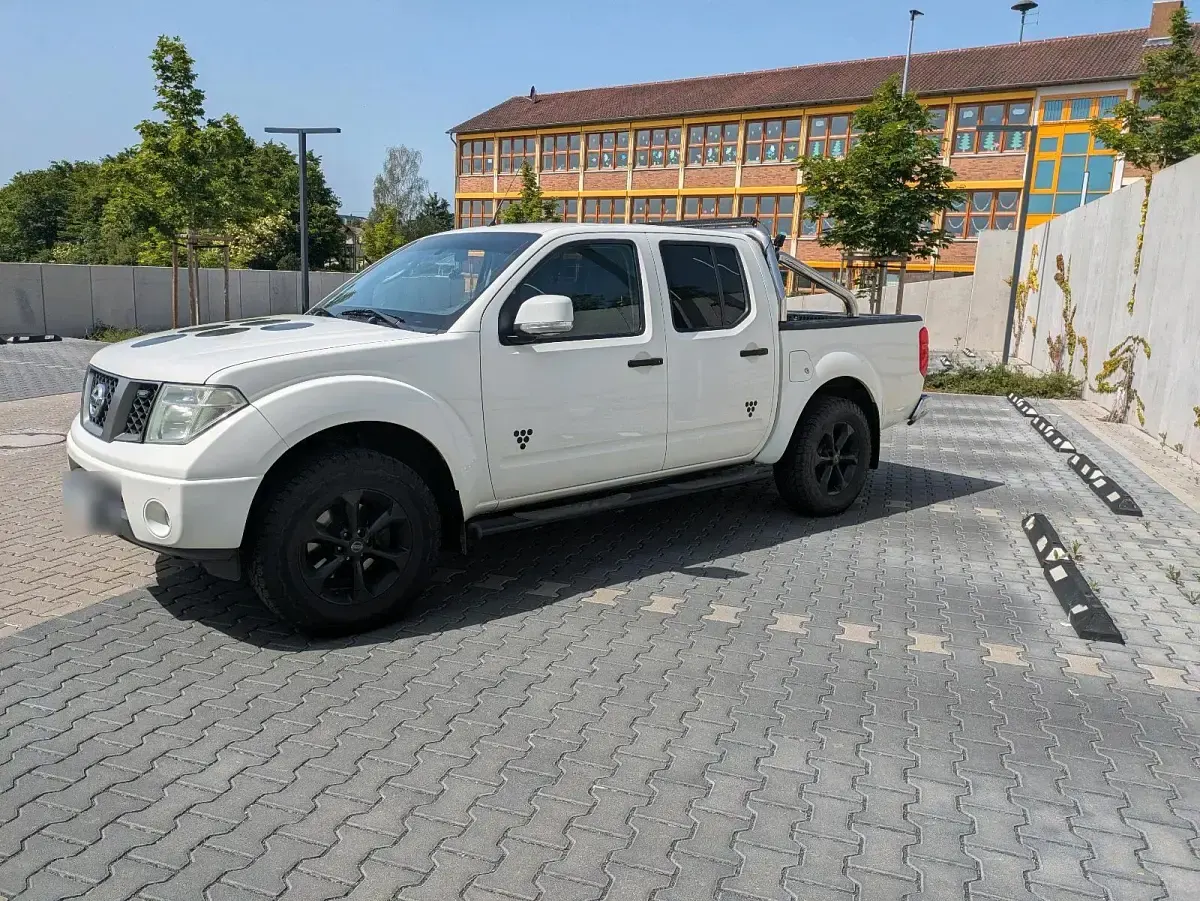 Gebraucht Nissan Navara 171 PS (125 kW) 2007 Weiß Pickup
