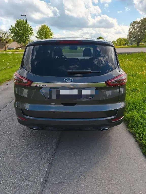Używany Ford S-MAX Titanium 179 KM (131 kW) 2016 Szary Minivan
