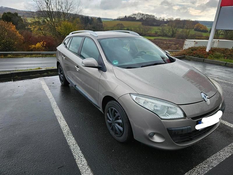 Gebraucht Renault Mégane III 110 PS (80 kW) 2010 Gold Kombi