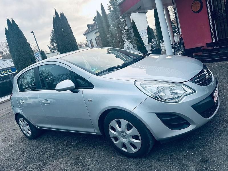 Gebraucht Opel Corsa Edition 69 PS (50 kW) 2012 Silber Limousine