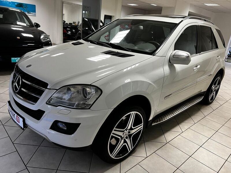 Weiß Gebraucht 2009 Mercedes ML450 SUV | 11.990 € - Bild 1/4