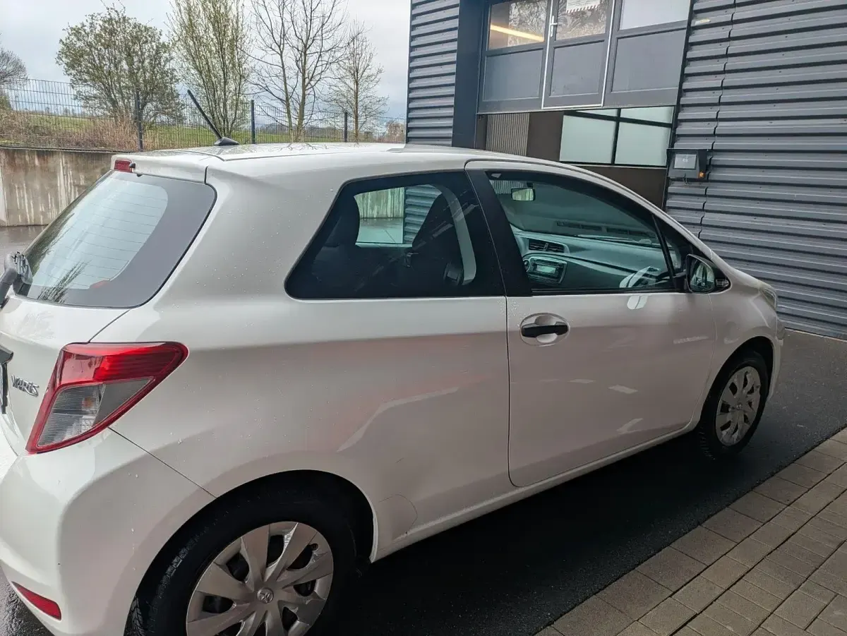 Gebraucht Toyota Yaris Cool 69 PS (50 kW) 2012 Weiß Kleinwagen