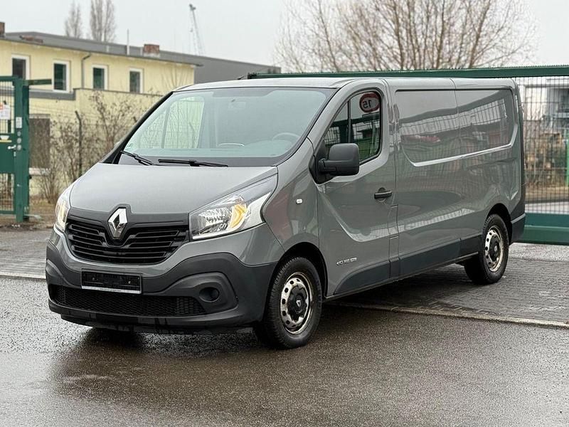 Grau Gebraucht 2018 Renault Trafic Komfort Van / Kleinbus | 8.999 € (Superpreis) - Bild 1/4
