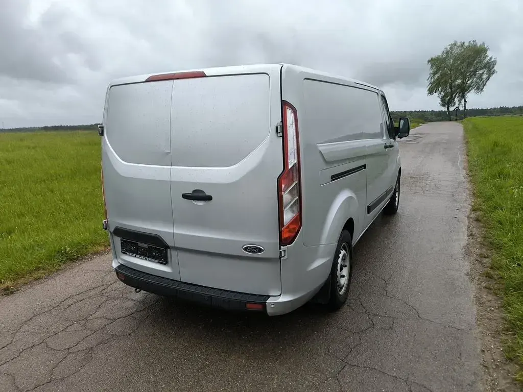 Gebraucht Ford Transit Custom 107 PS (78 kW) 2019 Silber Van / Kleinbus