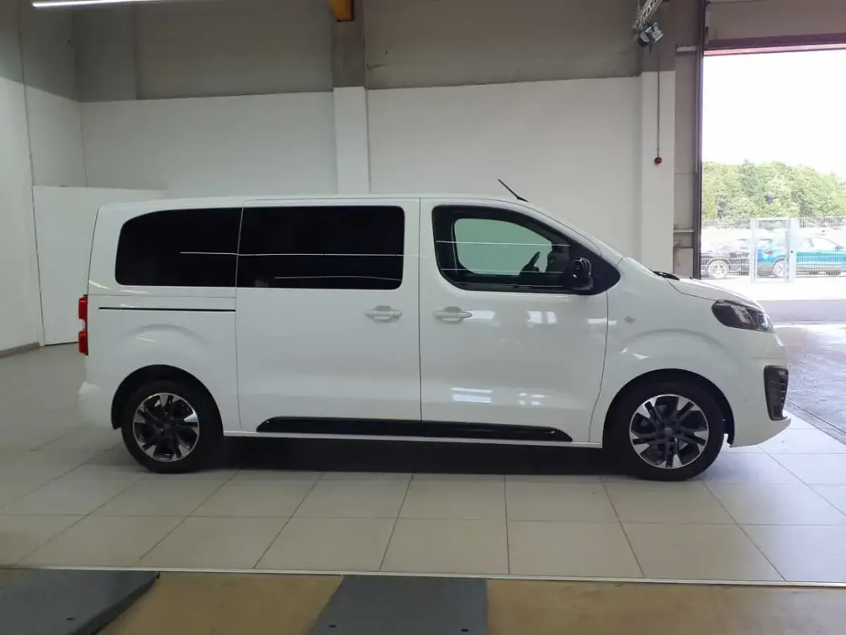 Gebraucht Opel Zafira Life Innovation 177 PS (130 kW) 2020 Jade weiß Van / Kleinbus