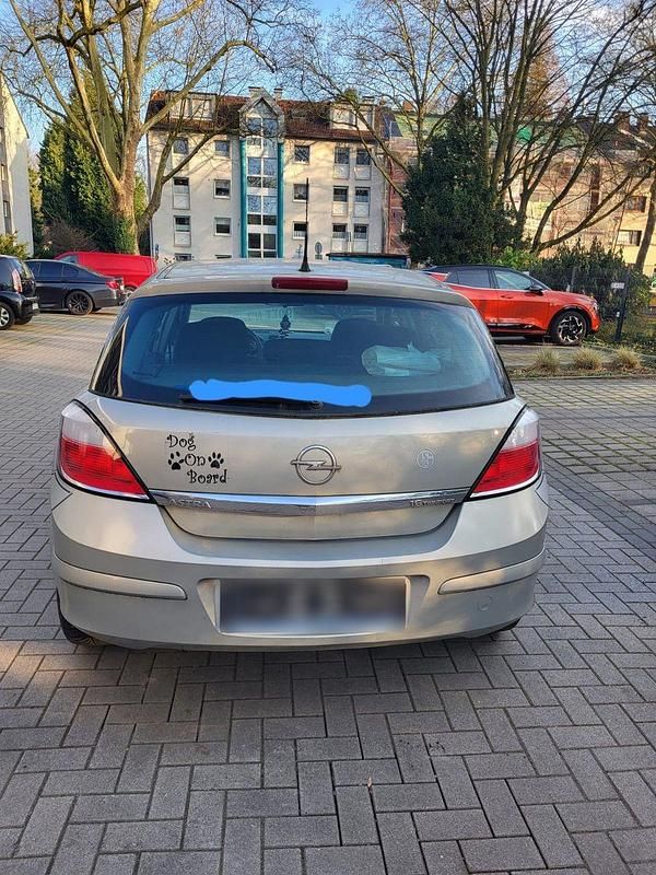 Gebraucht Opel Astra 105 PS (77 kW) 2005 Silber Limousine