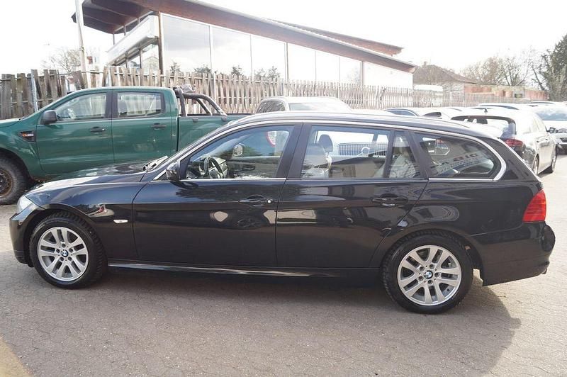 Gebraucht BMW 320 Exclusive 184 PS (135 kW) 2011 Schwarz Kombi