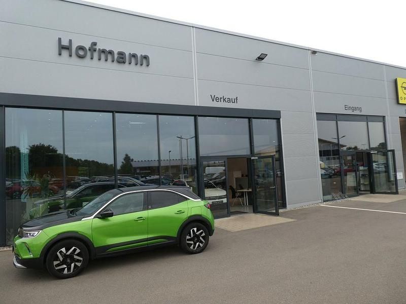 Grün (mamba green met) Gebraucht 2021 Opel Mokka-e Elegance SUV | 16.950 € (Guter Preis) - Bild 1/4