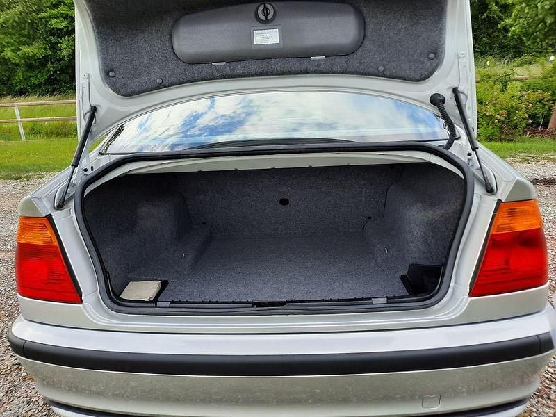 Second-hand BMW 316 105 CP (77 kW) 2000 Argintiu Berlinǎ