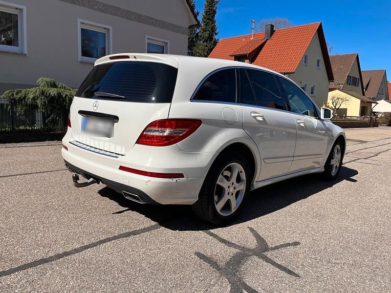 Gebraucht Mercedes R300 190 PS (139 kW) 2012 Weiß Van / Kleinbus
