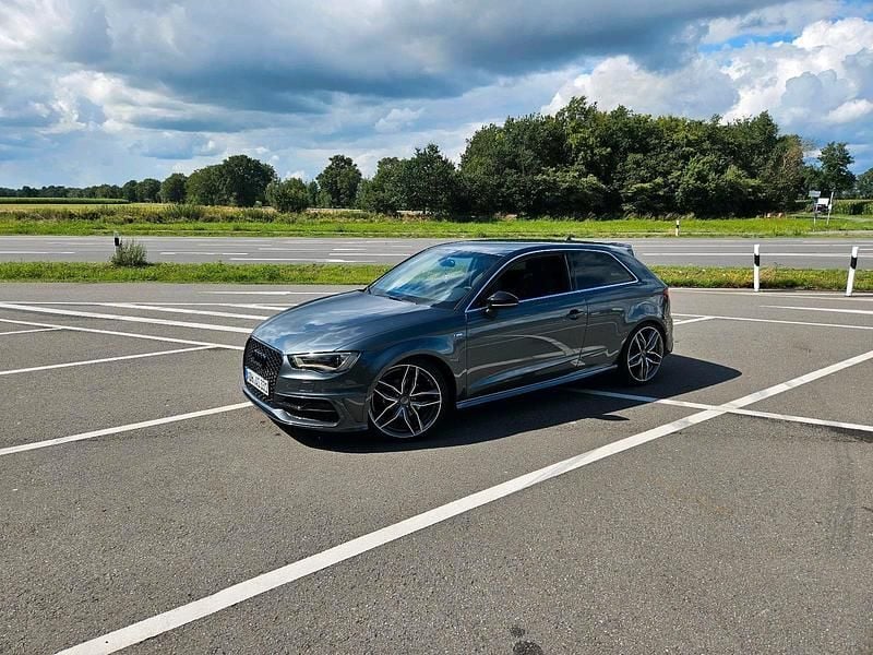Grau Gebraucht 2014 Audi A3 S-Line Kleinwagen | 17.999 € (Fairer Preis) - Bild 1/4