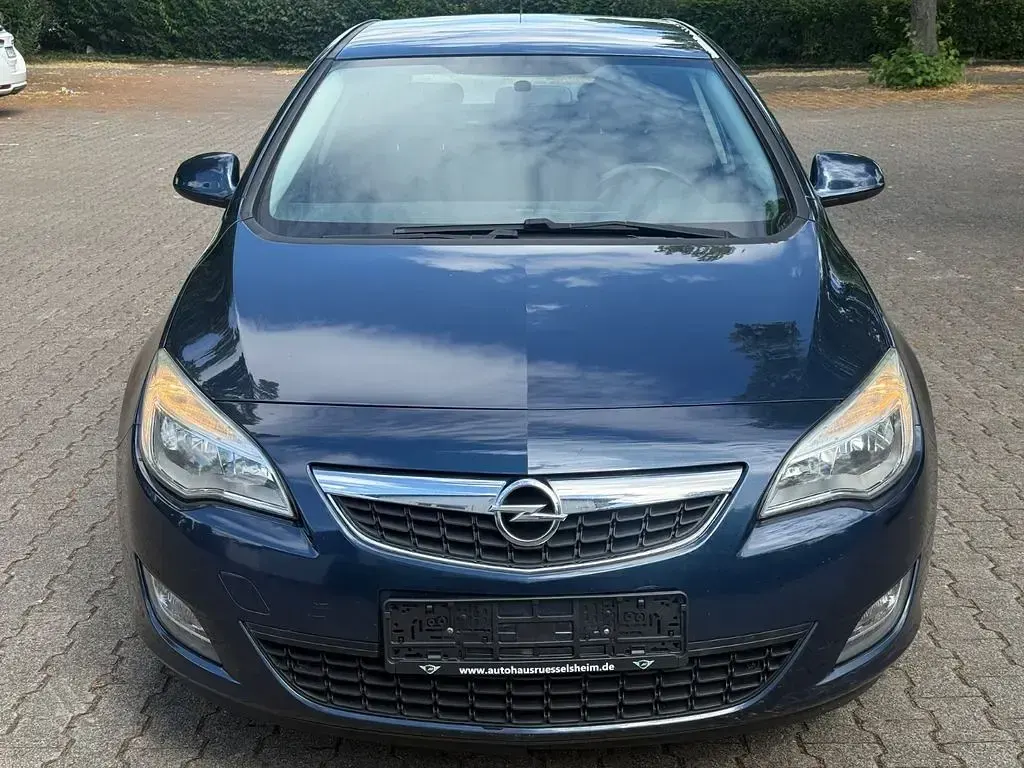 Gebraucht Opel Astra Selection 101 PS (74 kW) 2011 Blau Limousine