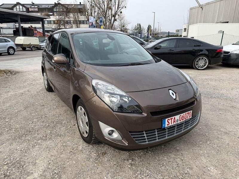 Gebraucht Renault Scénic III Dynamique 131 PS (96 kW) 2011 Braun Van / Kleinbus