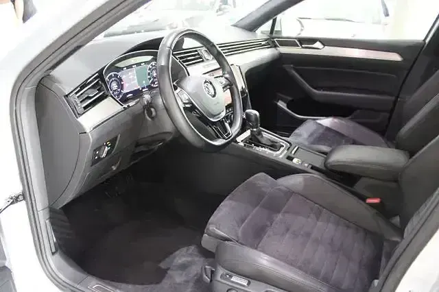 Gebraucht VW Passat Highline 150 PS (110 kW) 2018 Silber Kombi