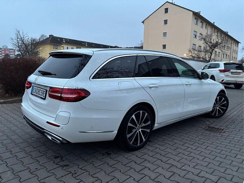 Weiß Gebraucht 2022 Mercedes E300 Kombi | 30.900 € (Guter Preis) - Bild 1/4
