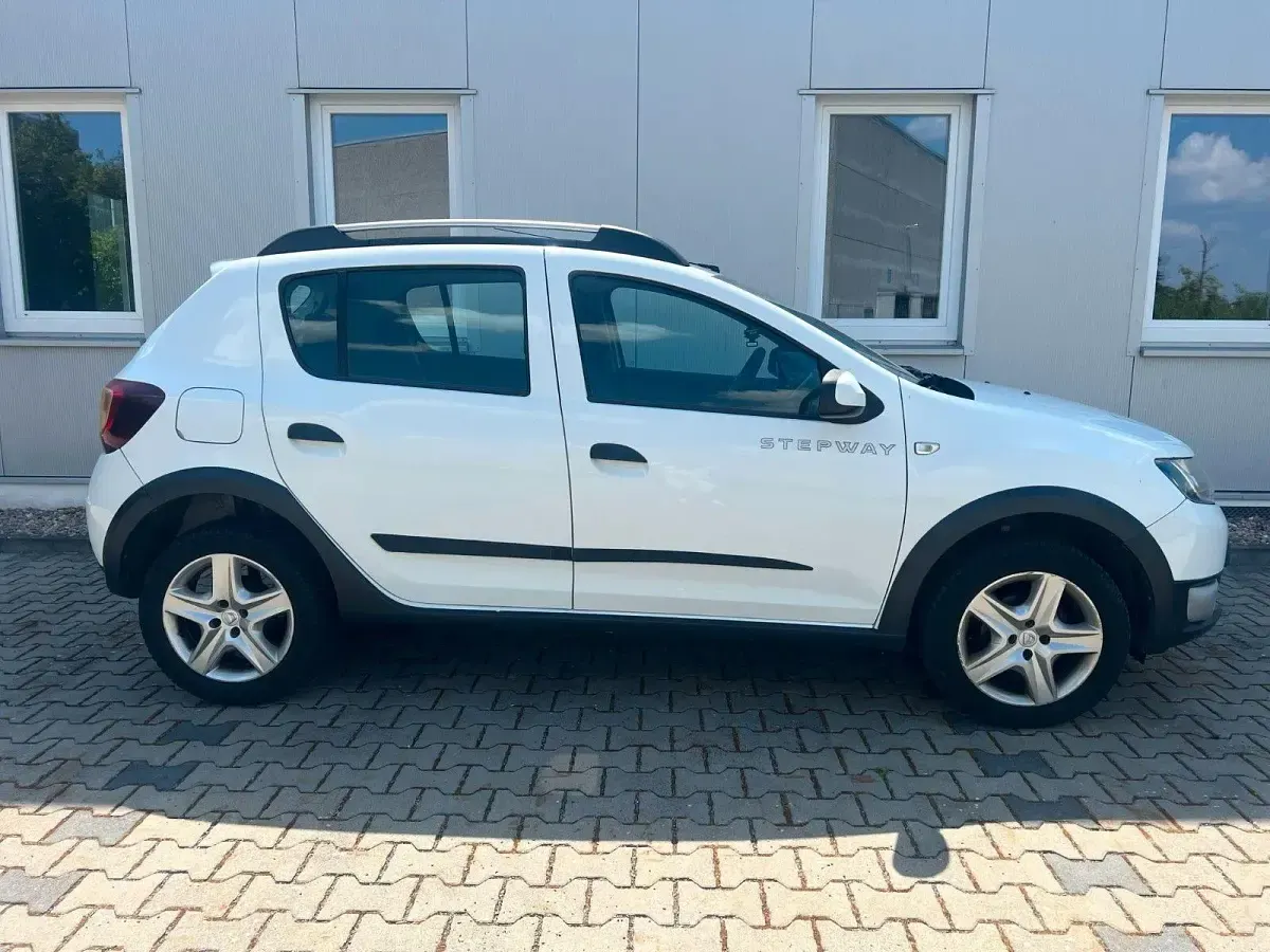 Gebraucht Dacia Sandero Stepway 90 PS (66 kW) 2014 Weiß Limousine