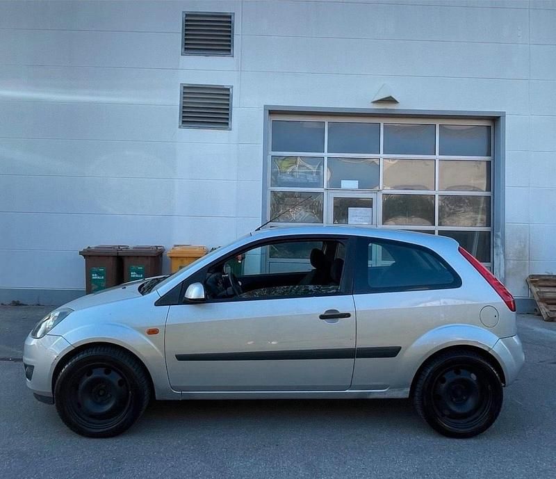 Second-hand Ford Fiesta 2006 Argintiu Hatchback