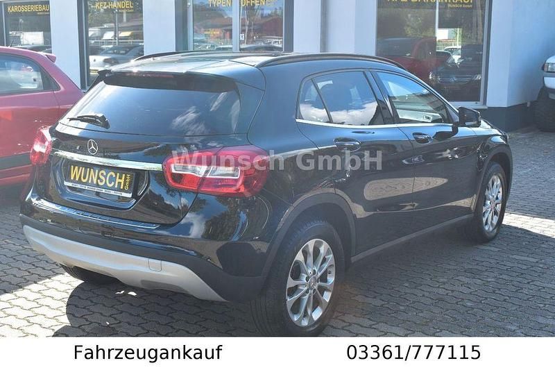 Gebraucht Mercedes GLA200 136 PS (100 kW) 2014 Schwarz SUV
