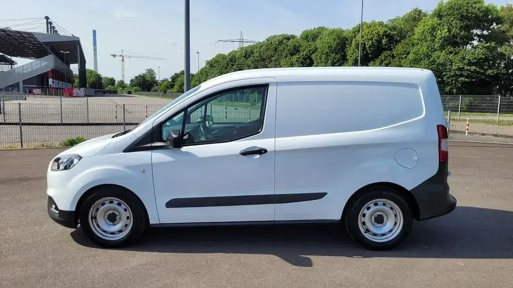 Gebraucht Ford Transit Trend 101 PS (74 kW) 2022 Weiß Van / Kleinbus