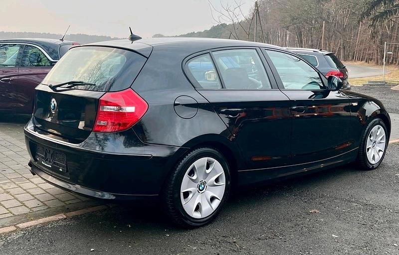 Gebraucht BMW 118 Advantage 143 PS (105 kW) 2011 Schwarz Kleinwagen