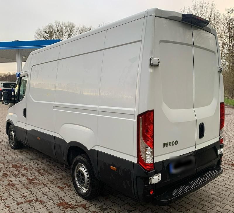 Gebraucht Iveco Daily 136 PS (100 kW) 2020 Weiß Van / Kleinbus